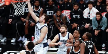 Doncic y Curry se lucen; los Nets siguen dándose contra la pared