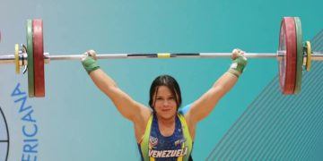 Pesista trujillana Anyelin Venegas alzó medalla de plata en Asunción 2022