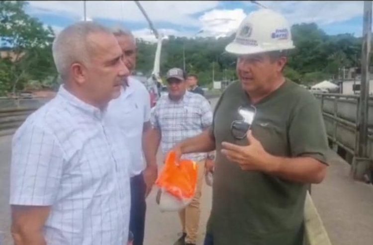El Gobernador del estado Táchira, Freddy Bernal supervisó el arranque de trabajos a ejecutar en el puente sobre el río Chururú.