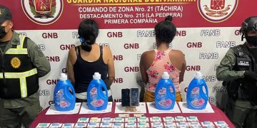 Detenidas dos mujeres con dediles de cocaína en envases de suavizante para ropa