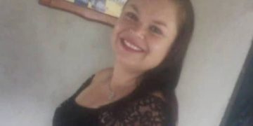 Falleció una mujer al caerle una rama de árbol en la Plaza Bolívar de Nueva Bolivia