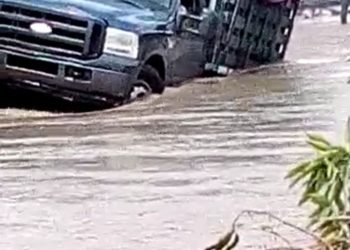 Rio Chama se llevó la carretera entre Caño Muerto y La Fortuna en el Sur del Lago de Maracaibo