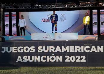 Luis Avendaño con medalla de oro completa escalera trujillana en Asunción 2022