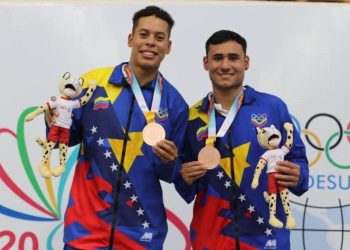 Oscar Ariza con su primera medalla en Juegos Sudamericanos 2022 