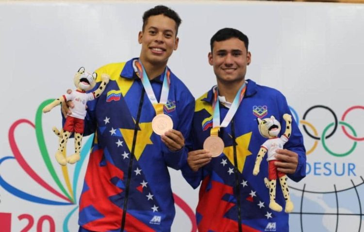 Óscar Ariza (derecha) junto a su compañero Jesús González dio medalla a Venezuela en Asunción 2022