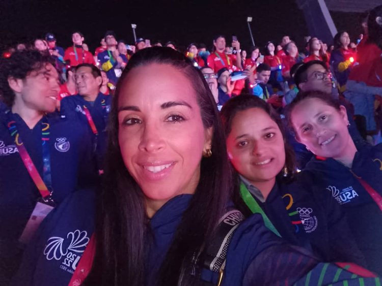 Oscar Ariza con su primera medalla en Juegos Sudamericanos 2022 