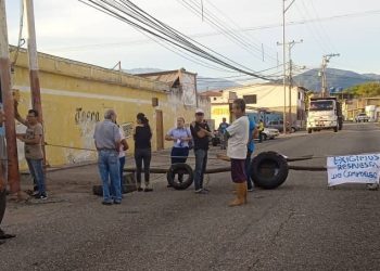 Habitantes de La Hoyada protestan por tener un mes con problemas en el suministro eléctrico
