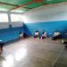 Denuncian que en la Unidad Educativa José Antonio Gaulé los alumnos se sientan en el piso por falta de pupitres