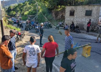 En La Arboleda protestan por falta de servicio eléctrico