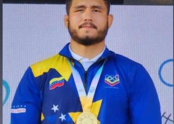 Trujillano Luis Eduardo Avendaño campeón sudamericano de lucha