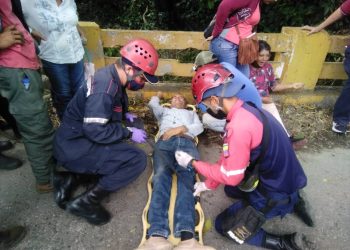 Tres lesionados en accidente de vehículo contra un árbol en Mendoza Fría