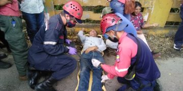Tres lesionados en accidente de vehículo contra un árbol en Mendoza Fría