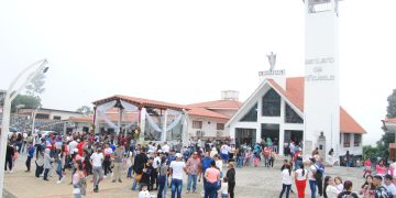 A pesar de la lluvia devotos de JGH caminaron hasta la tierra del Beato trujillano