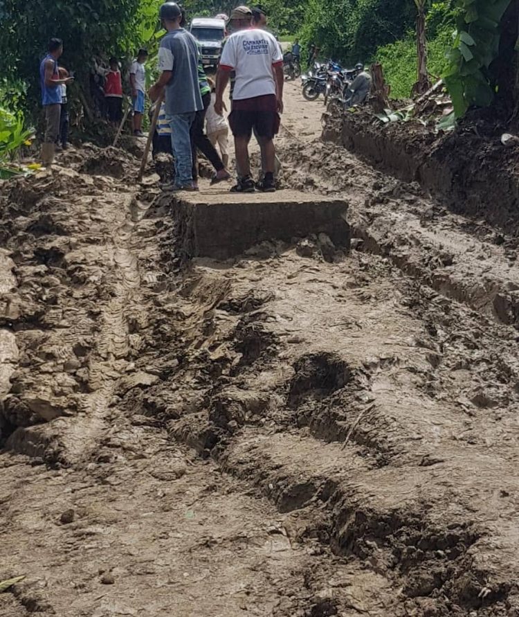 Deslizamiento de tierra mantiene sin paso a comunidades agrícolas en Escuque. Foto Cortesía