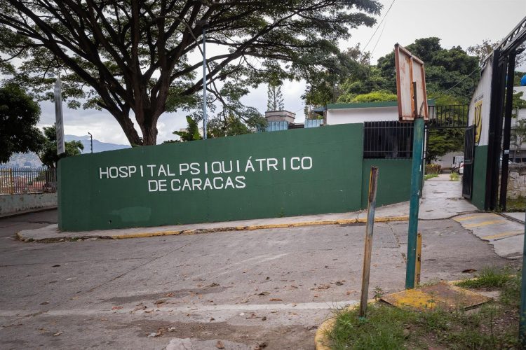 La entrada de un edificio del Hospital Psiquiátrico de Caracas, el 7 de octubre de 2022, en Caracas (Venezuela). EFE/Rayner Peña R.