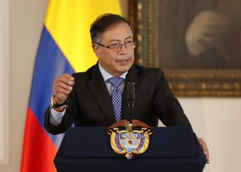 Petro viaja este martes a Caracas para reunirse con Maduro