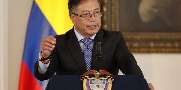 Petro viaja este martes a Caracas para reunirse con Maduro