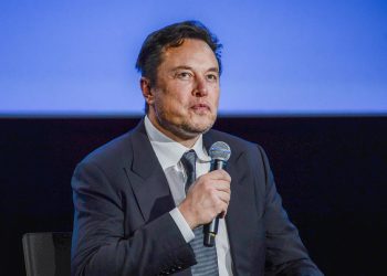 Musk da marcha atrás y acepta comprar Twitter por 44.000 millones de dólares