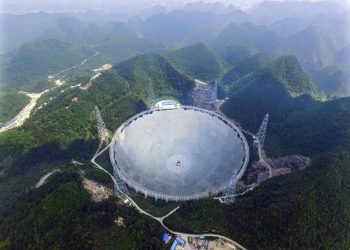 El telescopio FAST chino descubre una nube atómica 20 veces mayor que la Vía Láctea