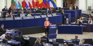 Entran en vigor más sanciones de la UE a Rusia, con el petróleo como objetivo