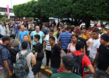 Primera deportación de venezolanos sorprende a migrantes en el sur de México