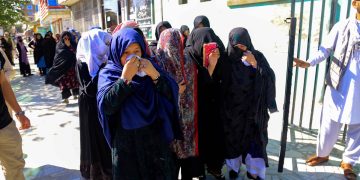 Suben a 35 las muertes y 82 los heridos en el atentado suicida de Afganistán