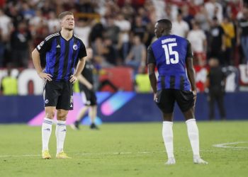 El Copenhague protesta a UEFA por trato que recibieron sus hinchas en Sevilla