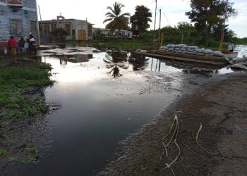 Familias damnificadas de Moporo reciben ayuda solidaria