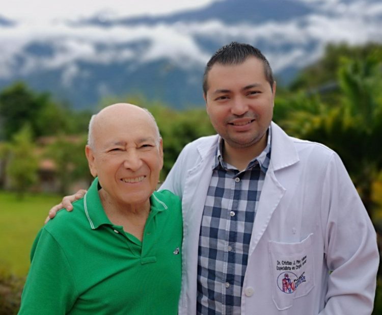 Doctores  Agustín Caraballo, profesor universitario  y Cristian Pino, presidente del Colegio de Médicos de Mérida