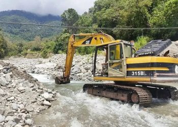 La Chorrera desbordada en la vía a Jají