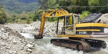 La Chorrera desbordada en la vía a Jají