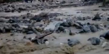 Desbordamiento de Quebrada Blanca en Alberto Adriani mantuvo bloqueada la Troncal 001