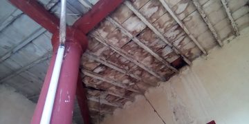 «El techo se cae a pedazos»: damnificados de la antigua sede de Protección Civil de Boconó en emergencia