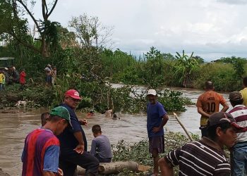 Onda tropical 41 dejó el país bajo las aguas y provocó caos y angustia