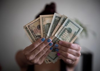 Dólar BCV supera los nueve bolívares