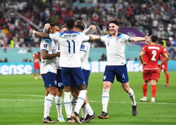 6-2. Faltó el brazalete, rebosaron los goles