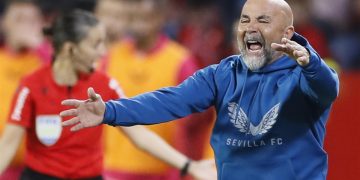 El Sevilla llega al parón en descenso pero con diez futbolistas en Qatar 2022