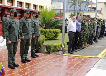 Las Fuerzas Militares de Colombia y Venezuela se reúnen en la frontera