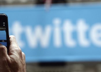 Twitter empieza a usar la marca «oficial» para distinguir cuentas verificada