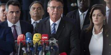 Bolsonaro al fin se pronuncia y dice que «seguirá fiel a la Constitución»
