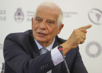 Borrell: privar de electricidad, agua y calefacción es «cruel e inhumano»