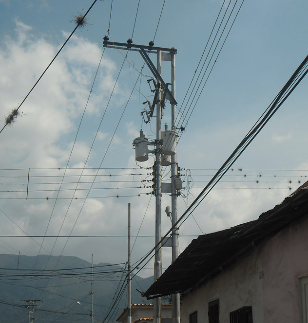 Continuos cortes de electricidad en localidades del eje panamericano.