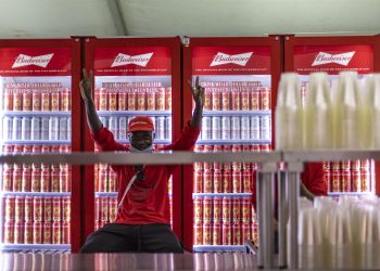 Los aficionados ingleses critican la prohibición de cerveza cerca estadios