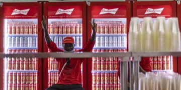 Los aficionados ingleses critican la prohibición de cerveza cerca estadios