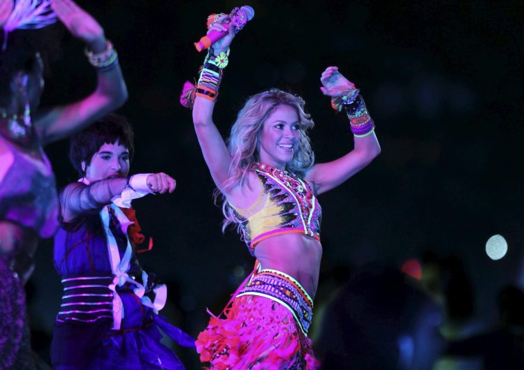 La cantante colombiana Shakira durante su actuación en la ceremonia de clausura del Mundial de Sudáfrica. EFE/ Cézaro de Luca .