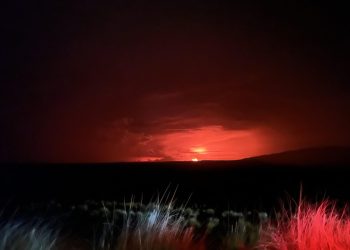 Entra en erupción en Hawái el volcán activo más grande del mundo