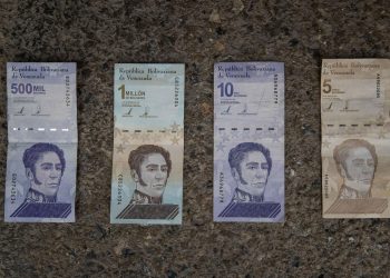 La moneda venezolana se devalúa un 16 % frente al dólar en un mes