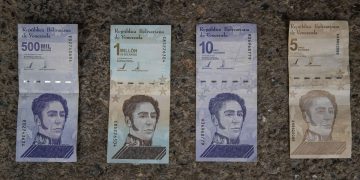 La moneda venezolana se devalúa un 16 % frente al dólar en un mes