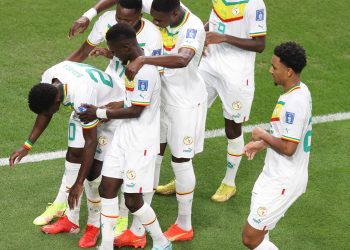 1-3. Senegal cree y hunde a Catar