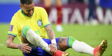 Neymar tiene una lesión en el ligamento lateral del tobillo derecho